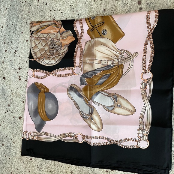 Elegant Italian Fashion Print Silk Scarf - Picture 3 of 6